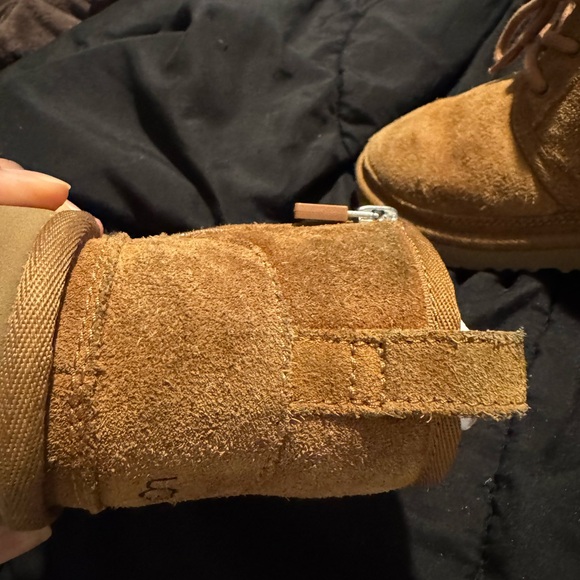 UGG Nuemel Boys Cozy Boot - Picture 7 of 9